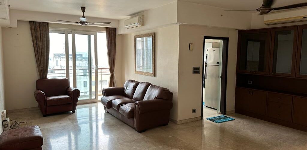 dlf-commanders-court-1