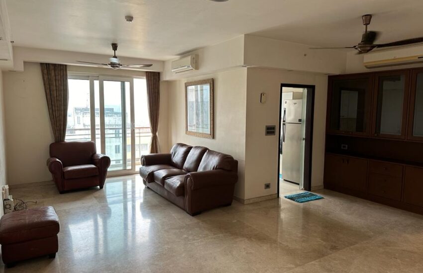 dlf-commanders-court-1