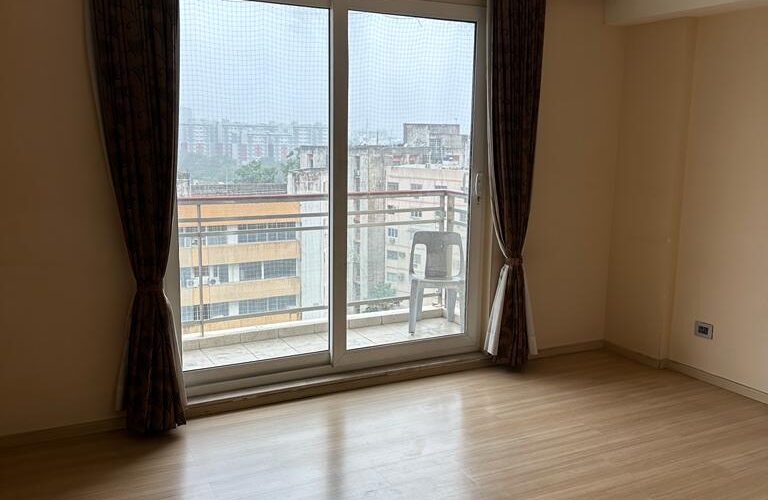 dlf-commanders-court-14