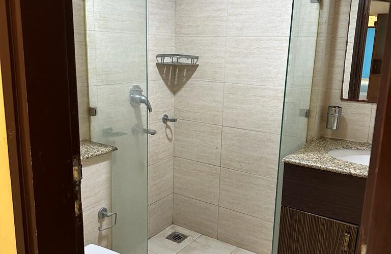 dlf-commanders-court-12