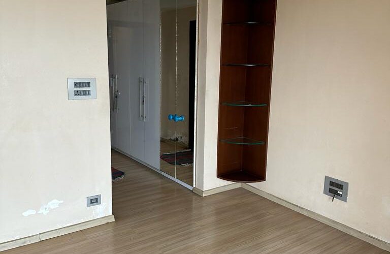 dlf-commanders-court-15